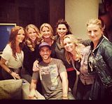 Shania with dancer Oskar Rodriguez and her backup singers, including sister Carrie-Ann