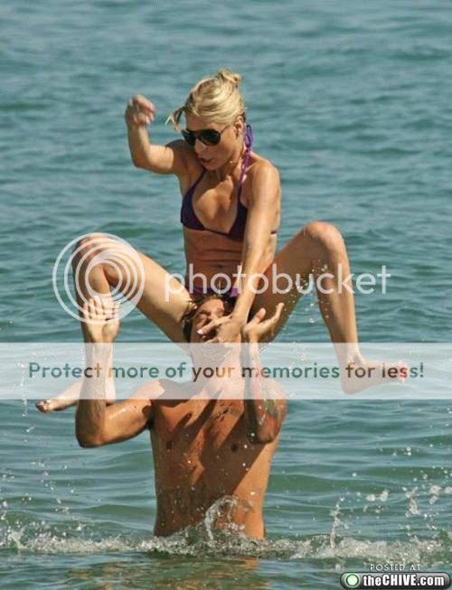 photo funny-bikini-pics19_zpsf5db14fd.jpg